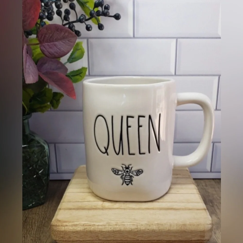 NEW Rae Dunn Queen White Coffee Mug Ceramic 🐝 - Picture 4 of 4
